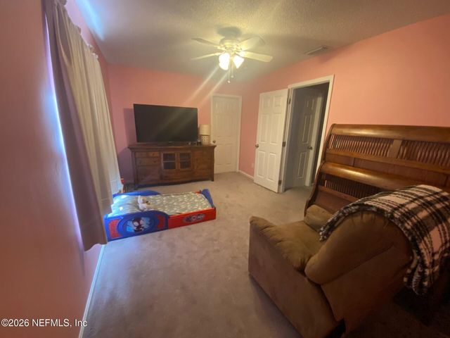 7043 VALLEY CREST Court, Jacksonville, FL 32277