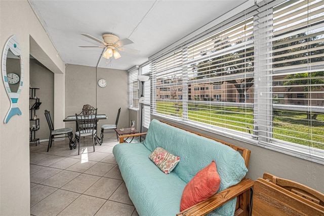 9940 47TH AVENUE N 105, St Petersburg, FL 33708