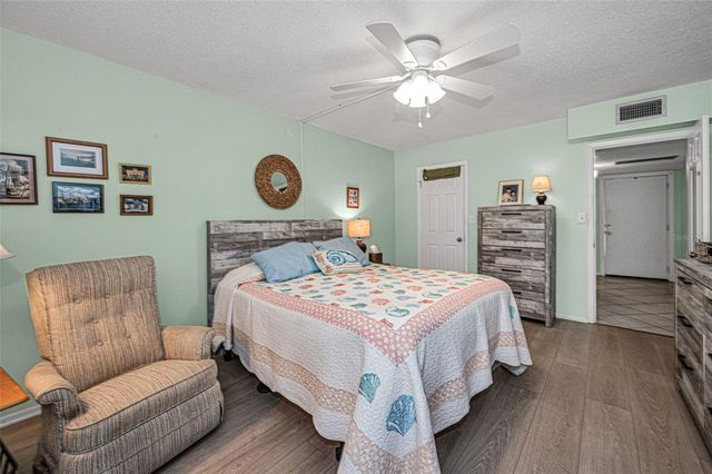 9940 47TH AVENUE N 105, St Petersburg, FL 33708