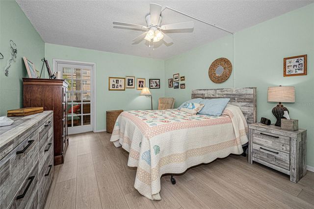 9940 47TH AVENUE N 105, St Petersburg, FL 33708