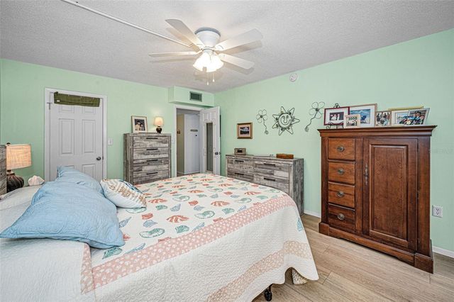 9940 47TH AVENUE N 105, St Petersburg, FL 33708