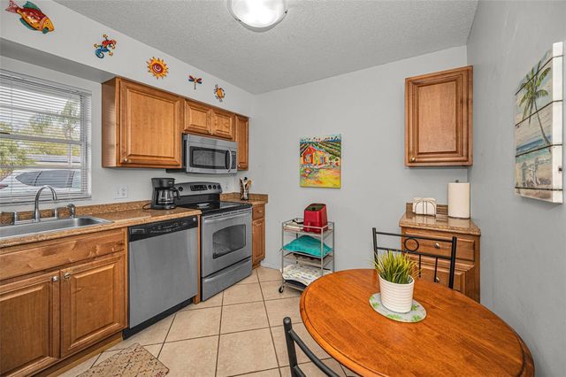 9940 47TH AVENUE N 105, St Petersburg, FL 33708