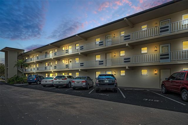 9940 47TH AVENUE N 105, St Petersburg, FL 33708