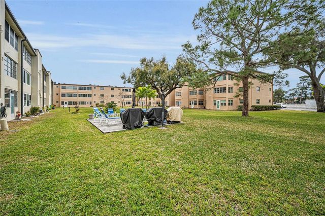 9940 47TH AVENUE N 105, St Petersburg, FL 33708