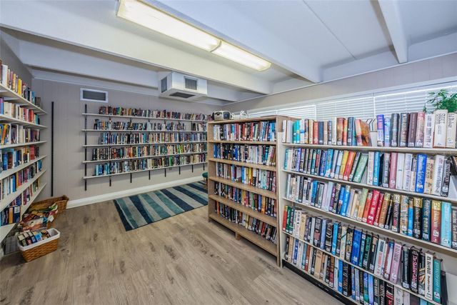 9940 47TH AVENUE N 105, St Petersburg, FL 33708