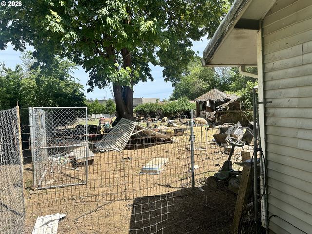 35425 E DIVISION Rd, St Helens, OR 97051