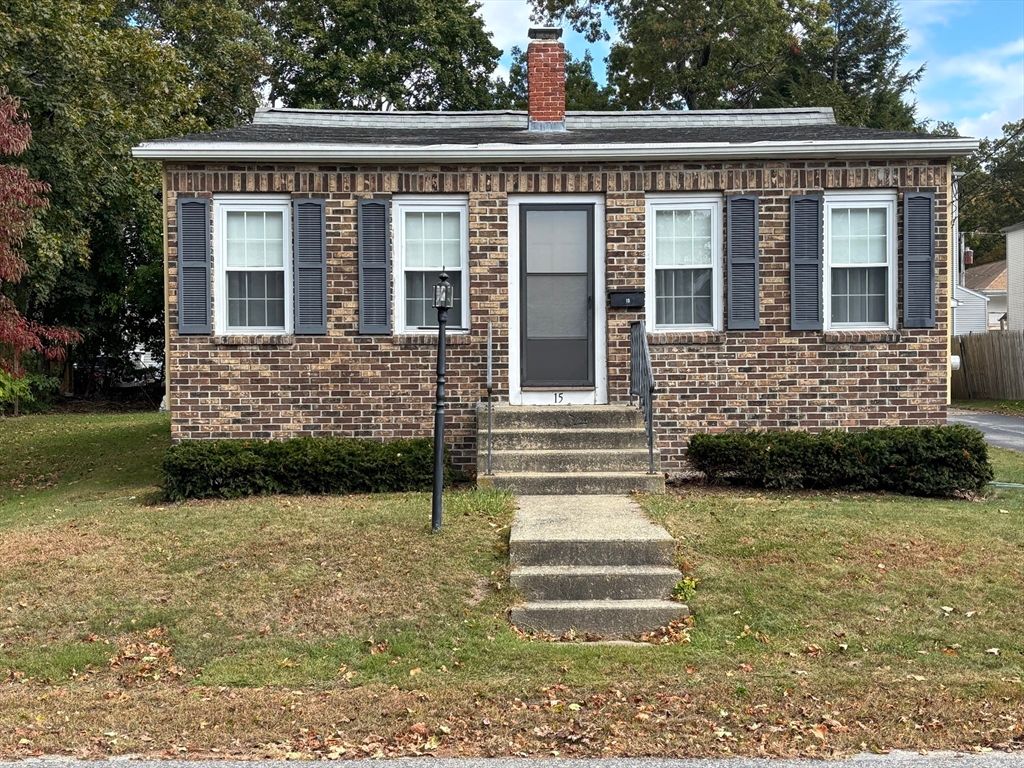 15 Brook Street, Webster, MA 01570