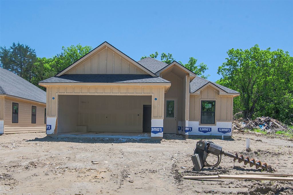 207 W Elm Street, Whitewright, TX 75491