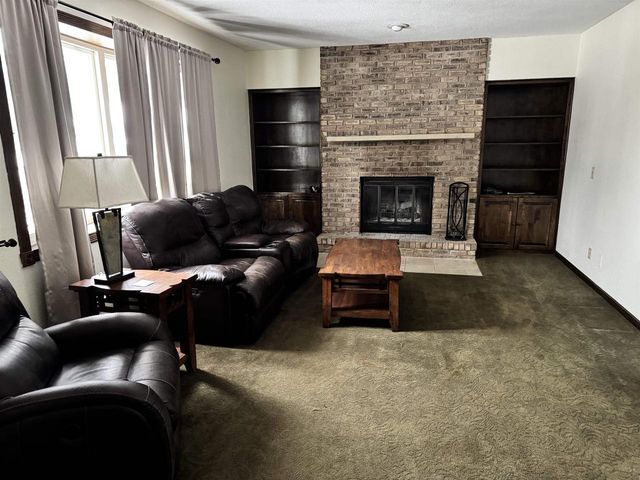 209 Hilltop Circle, Brooklyn, WI 53521