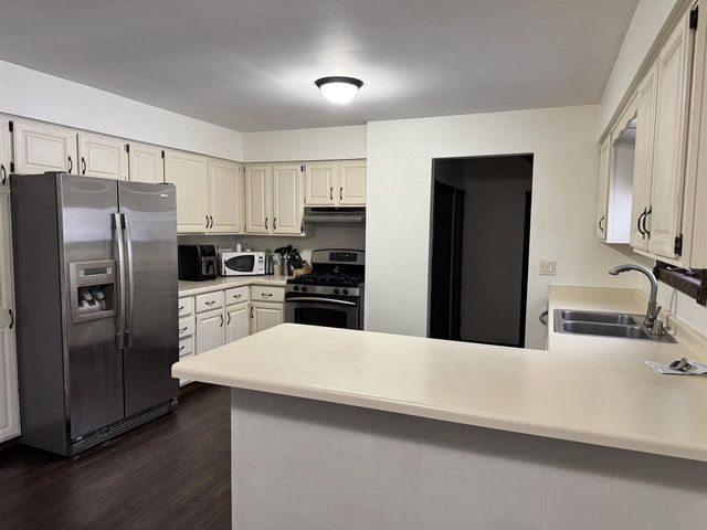 209 Hilltop Circle, Brooklyn, WI 53521