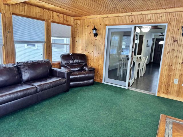 209 Hilltop Circle, Brooklyn, WI 53521