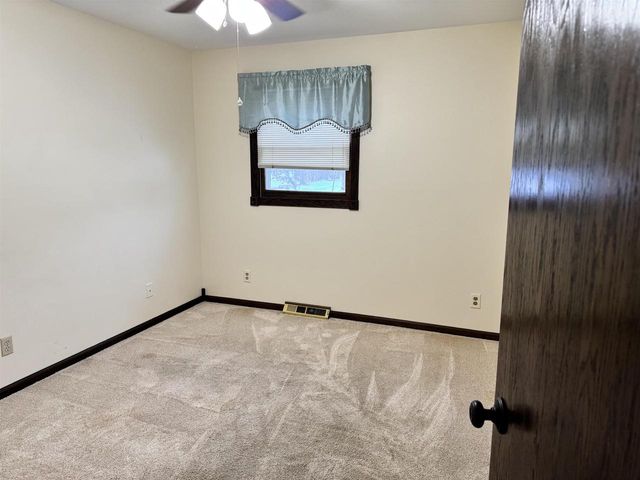 209 Hilltop Circle, Brooklyn, WI 53521