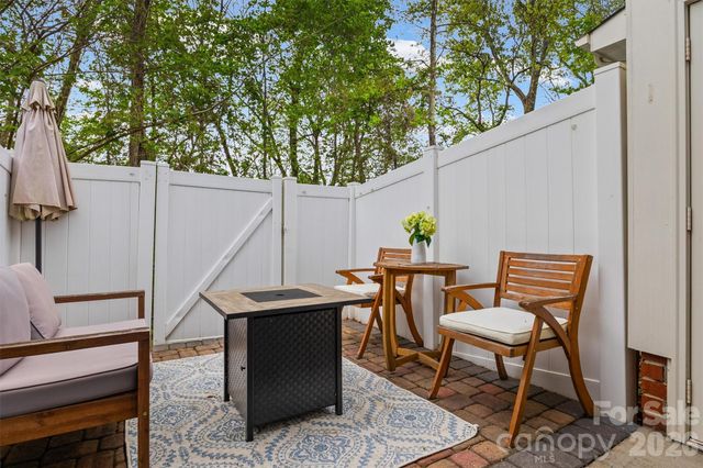 233 Hurston Circle, Charlotte, NC 28208