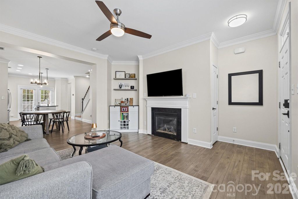 233 Hurston Circle, Charlotte, NC 28208