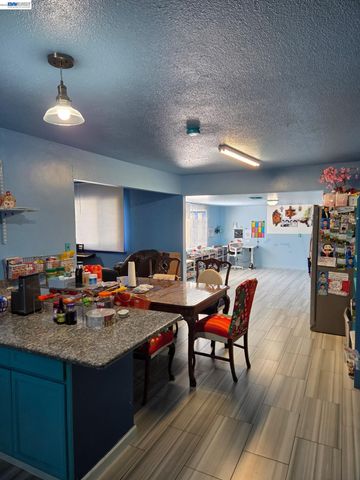 3823 E Donner Ave, Fresno, CA 93726