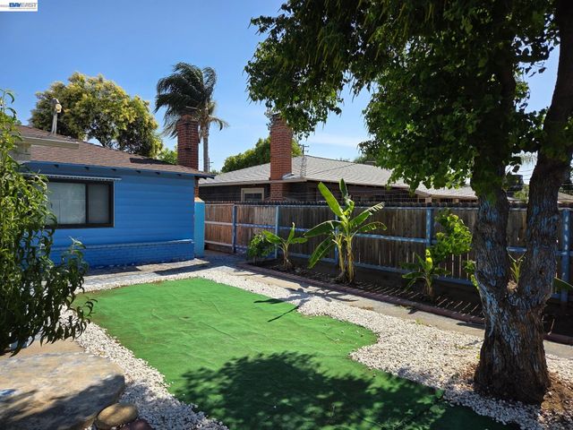3823 E Donner Ave, Fresno, CA 93726