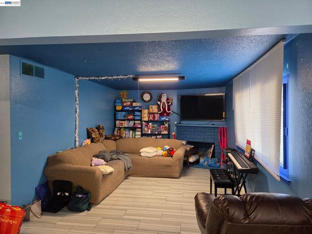 3823 E Donner Ave, Fresno, CA 93726