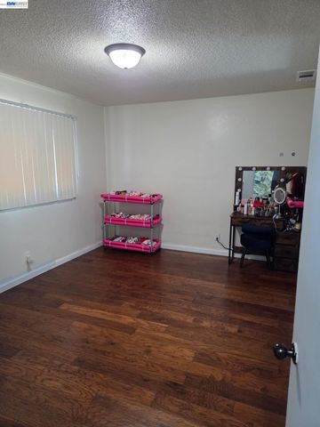 3823 E Donner Ave, Fresno, CA 93726