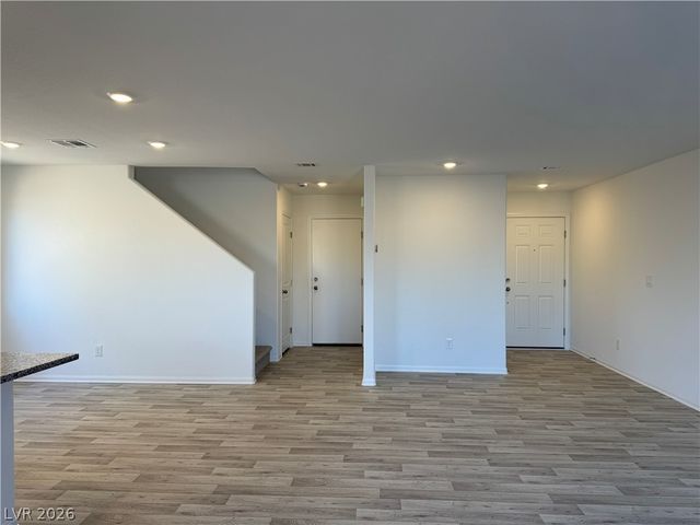 7640 Royal Halo Avenue, Las Vegas, NV 89113