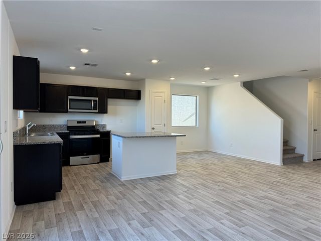 7640 Royal Halo Avenue, Las Vegas, NV 89113