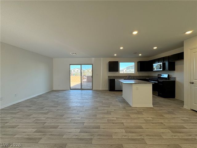 7640 Royal Halo Avenue, Las Vegas, NV 89113