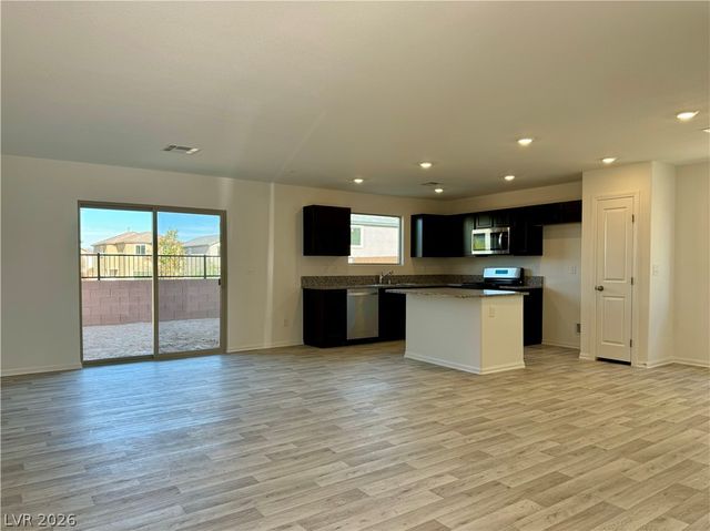 7640 Royal Halo Avenue, Las Vegas, NV 89113