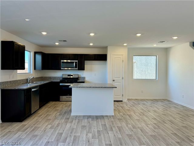 7640 Royal Halo Avenue, Las Vegas, NV 89113