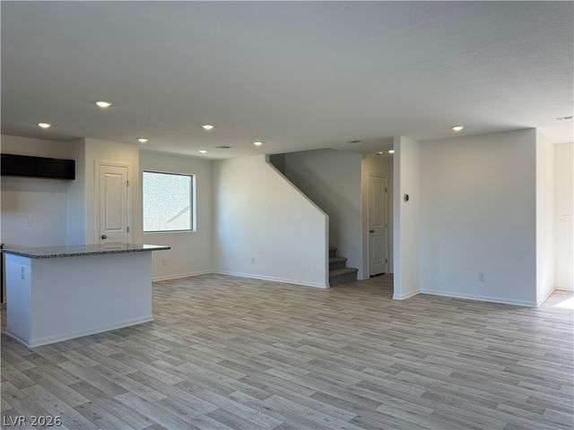 7640 Royal Halo Avenue, Las Vegas, NV 89113