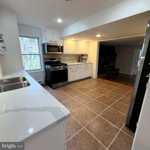 5111 VERA CRUZ RD N, Emmaus, PA 18049