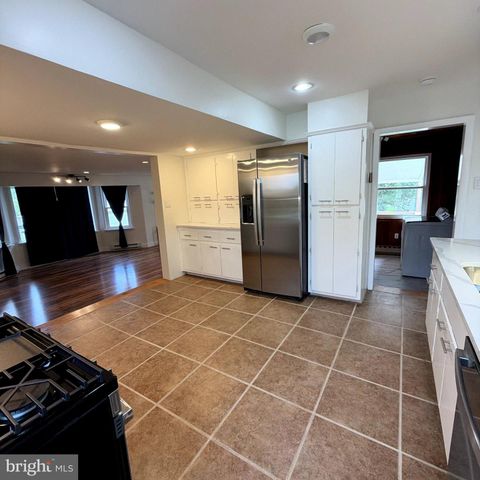 5111 VERA CRUZ RD N, Emmaus, PA 18049