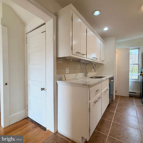 5111 VERA CRUZ RD N, Emmaus, PA 18049