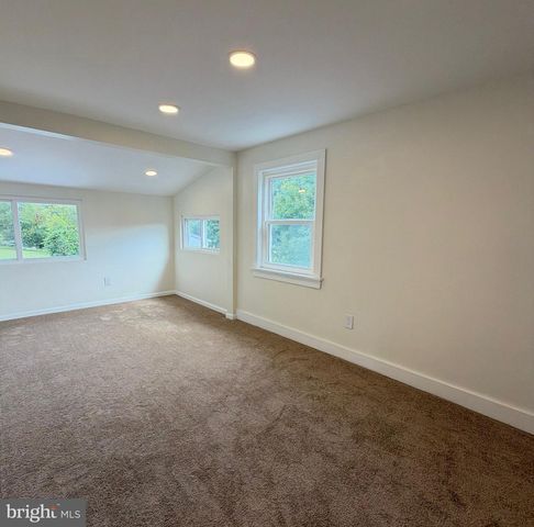 5111 VERA CRUZ RD N, Emmaus, PA 18049