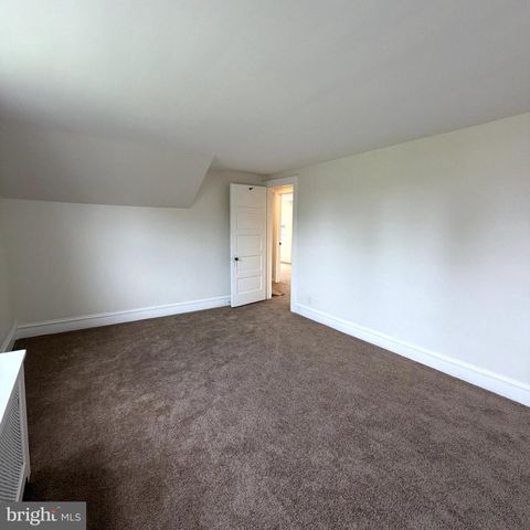 5111 VERA CRUZ RD N, Emmaus, PA 18049