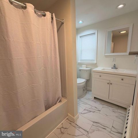 5111 VERA CRUZ RD N, Emmaus, PA 18049