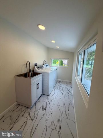 5111 VERA CRUZ RD N, Emmaus, PA 18049