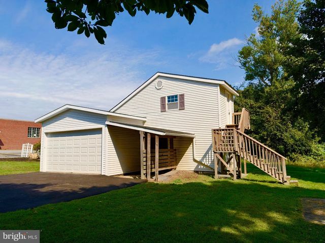 5111 VERA CRUZ RD N, Emmaus, PA 18049