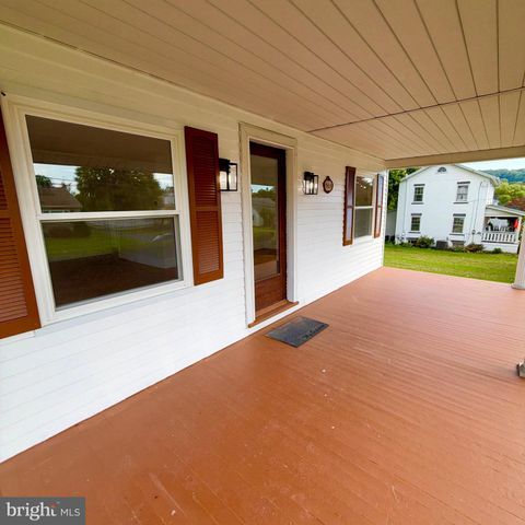 5111 VERA CRUZ RD N, Emmaus, PA 18049