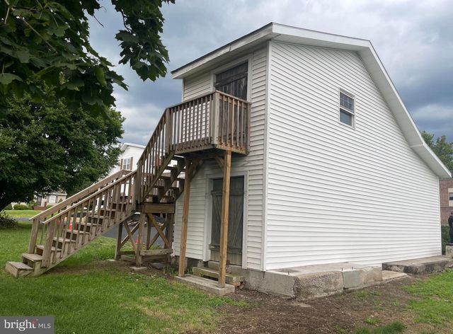 5111 VERA CRUZ RD N, Emmaus, PA 18049