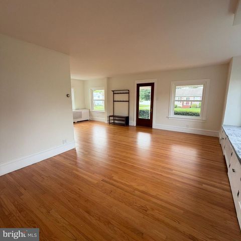 5111 VERA CRUZ RD N, Emmaus, PA 18049