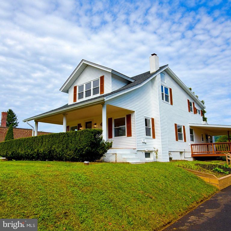 5111 VERA CRUZ RD N, Emmaus, PA 18049