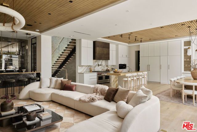 740 Warner Avenue, Los Angeles, CA 90024