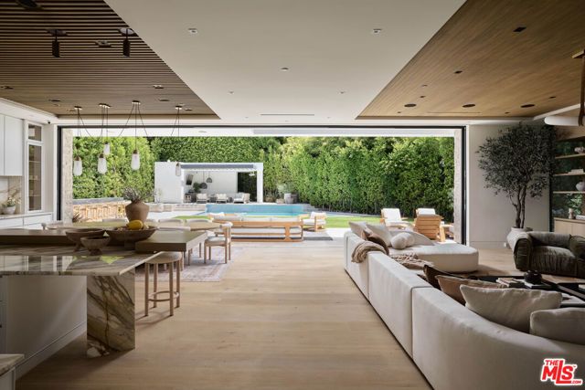 740 Warner Avenue, Los Angeles, CA 90024