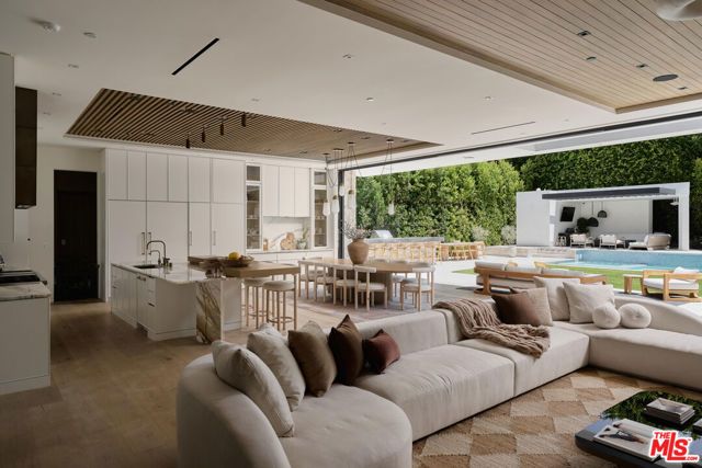 740 Warner Avenue, Los Angeles, CA 90024