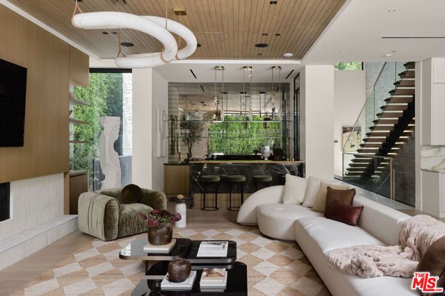 740 Warner Avenue, Los Angeles, CA 90024