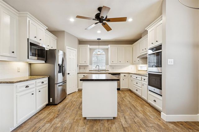 3418 Brookhaven Drive, Montgomery, TX 77356