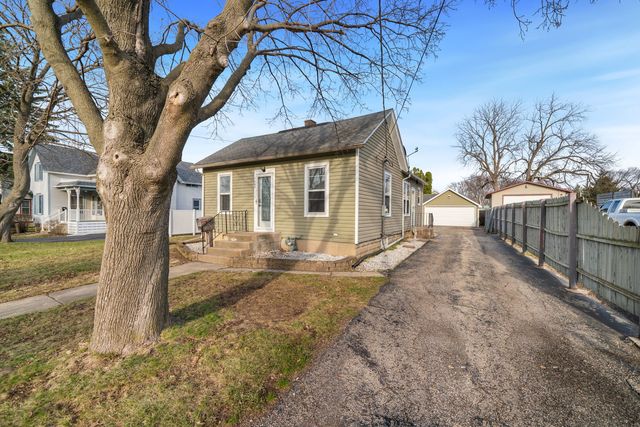 1208 Whitney Boulevard, Belvidere, IL 61008