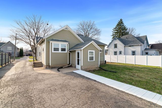 1208 Whitney Boulevard, Belvidere, IL 61008