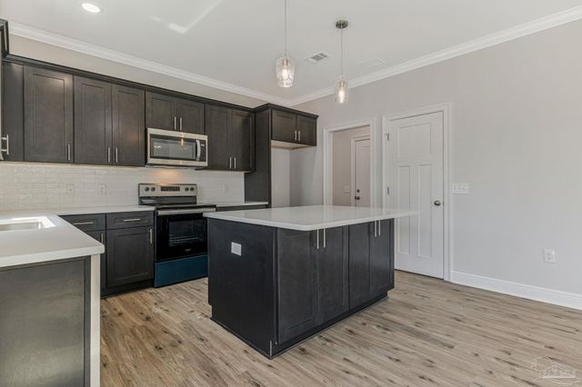 1301 Dr Martin Luther King Jr Dr, Pensacola, FL 32503