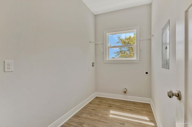 1301 Dr Martin Luther King Jr Dr, Pensacola, FL 32503