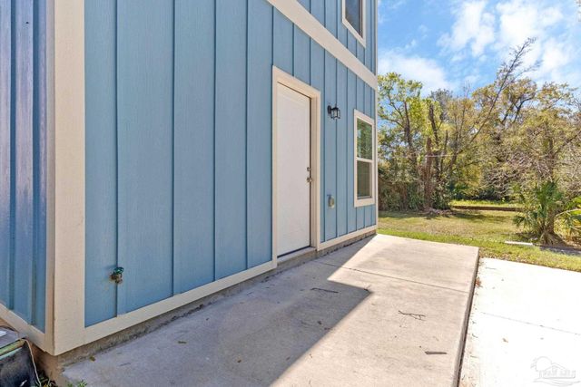 1301 Dr Martin Luther King Jr Dr, Pensacola, FL 32503